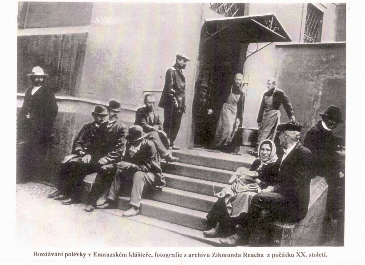 Historická fotografie výdeje stravy