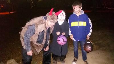 Halloweenské putování dětí z azylového domu