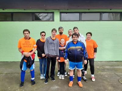 Vánoční fotbal firmy Barum pomáhal lidem s handicapem