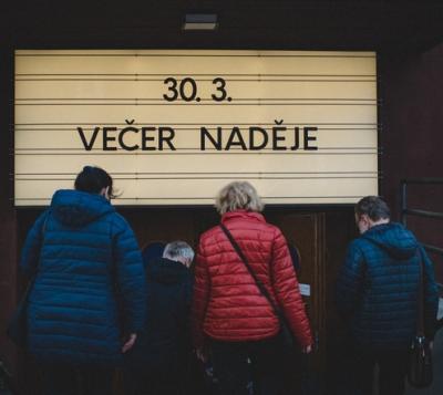 NADĚJE NA SCÉNĚ