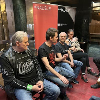 Diskuze a vernisáž k výstavě fotografií v Café NONA